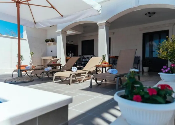 Trogrlic * Hvar Town